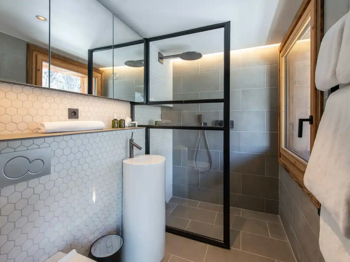 Crittall steel doors, screens and windows installer in Morzine, France
