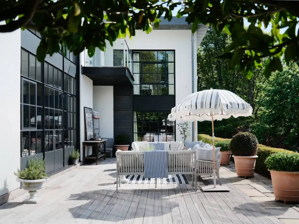 Crittall steel doors, screens and windows installed in Sheffield home