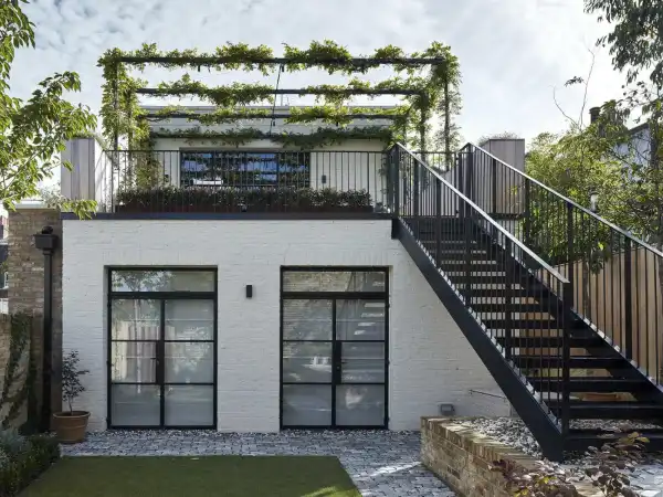 Crittall steel doors, screens and windows installed in London property by KJA Services